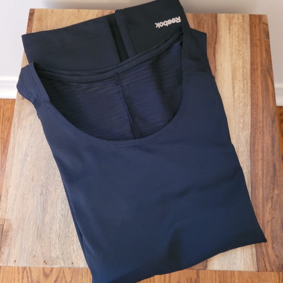 Reebok DryFit Top - Picture 4 of 6